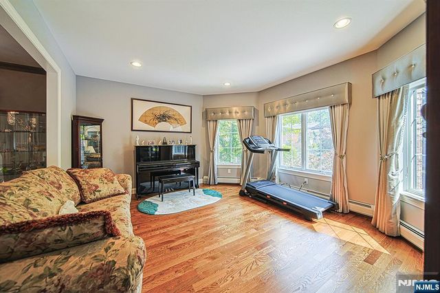 290 McCloud Drive, Fort Lee, NJ 07024