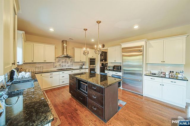 290 McCloud Drive, Fort Lee, NJ 07024