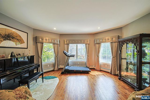 290 McCloud Drive, Fort Lee, NJ 07024