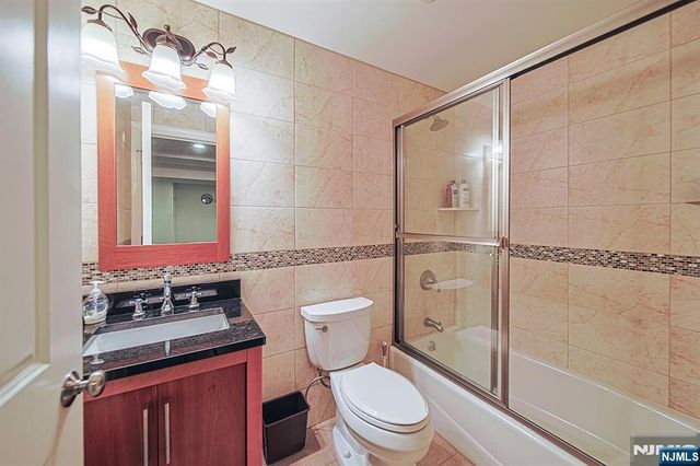 290 McCloud Drive, Fort Lee, NJ 07024