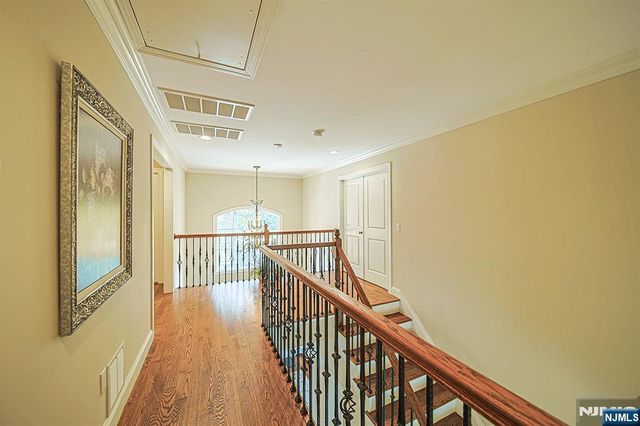 290 McCloud Drive, Fort Lee, NJ 07024