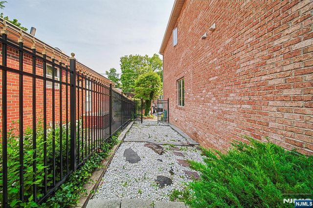 290 McCloud Drive, Fort Lee, NJ 07024