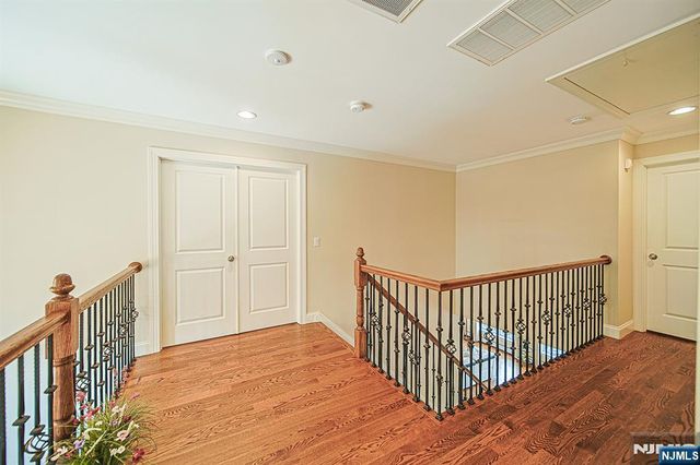 290 McCloud Drive, Fort Lee, NJ 07024