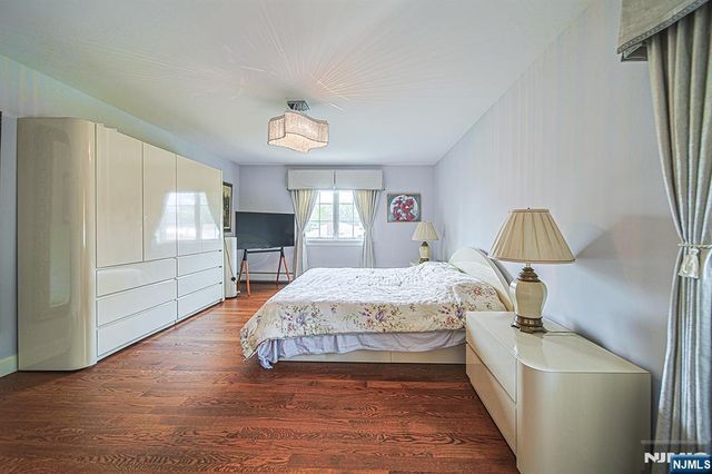 290 McCloud Drive, Fort Lee, NJ 07024