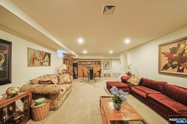 290 McCloud Drive, Fort Lee, NJ 07024