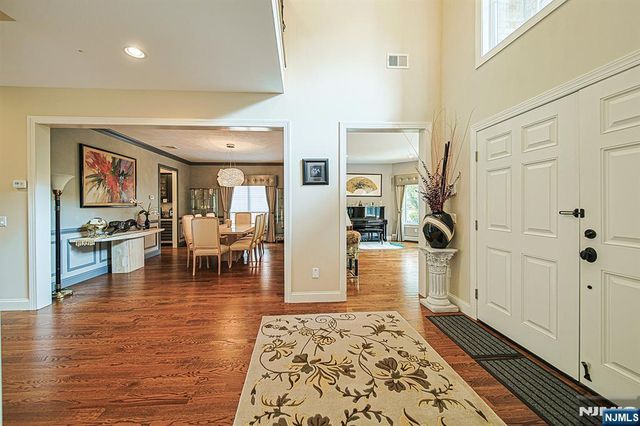 290 McCloud Drive, Fort Lee, NJ 07024