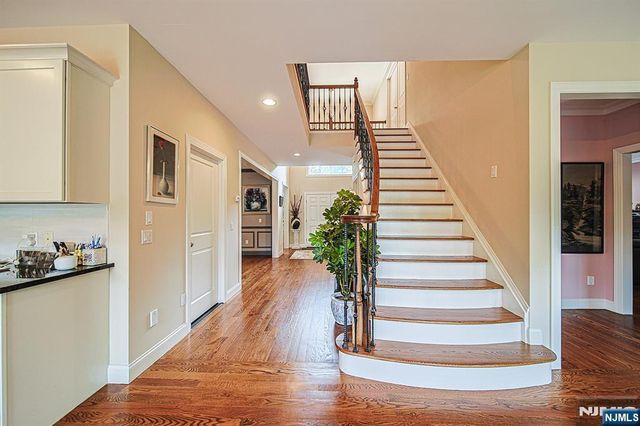 290 McCloud Drive, Fort Lee, NJ 07024