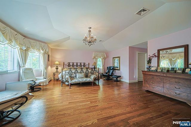 290 McCloud Drive, Fort Lee, NJ 07024