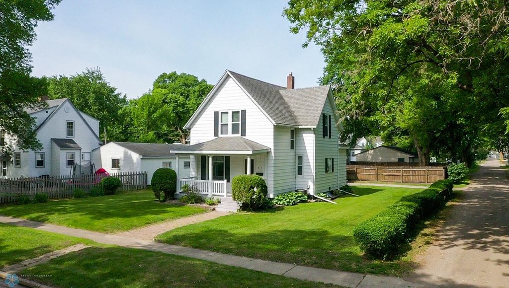 615 3rd Street S, Moorhead, MN 56560