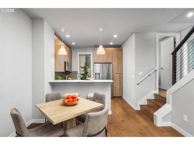 961 N SKIDMORE St, Portland, OR 97217