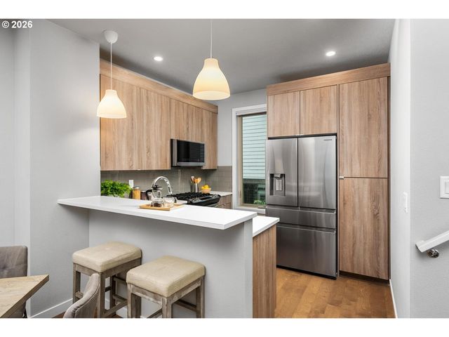 961 N SKIDMORE St, Portland, OR 97217