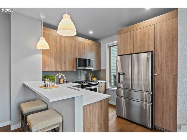 961 N SKIDMORE St, Portland, OR 97217