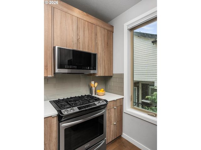 961 N SKIDMORE St, Portland, OR 97217