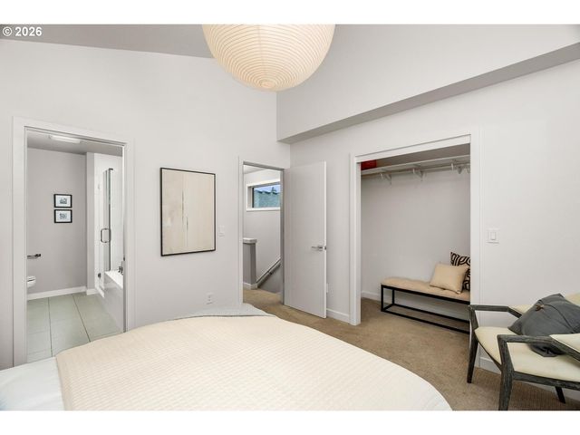 961 N SKIDMORE St, Portland, OR 97217