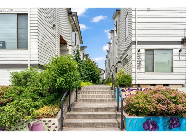 961 N SKIDMORE St, Portland, OR 97217