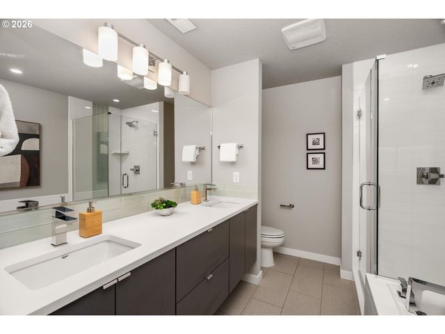 961 N SKIDMORE St, Portland, OR 97217