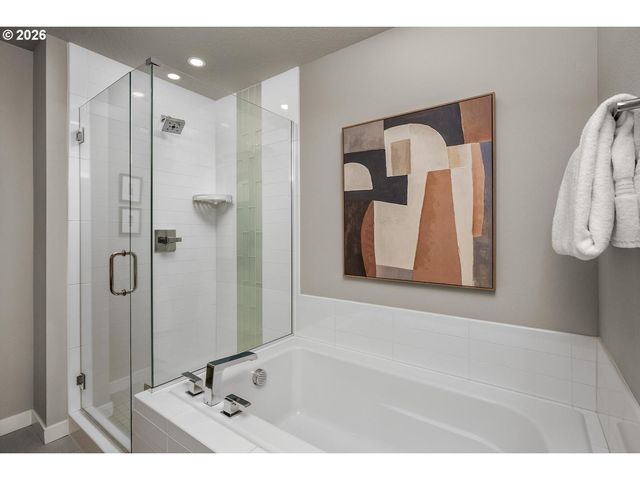 961 N SKIDMORE St, Portland, OR 97217