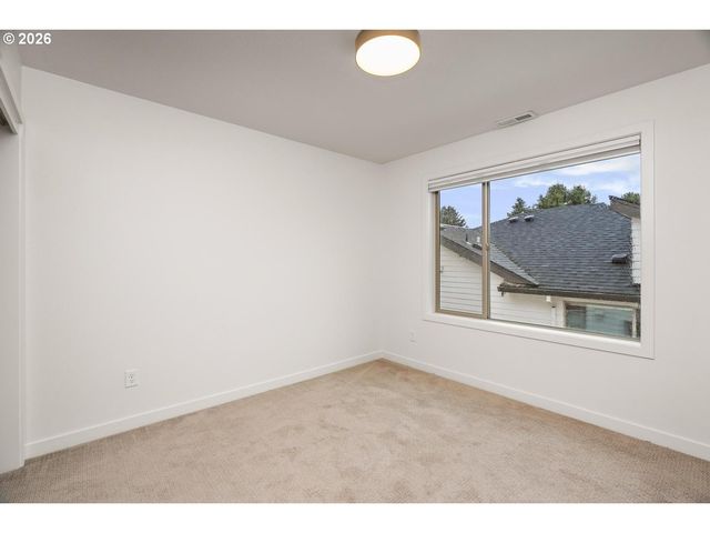 961 N SKIDMORE St, Portland, OR 97217