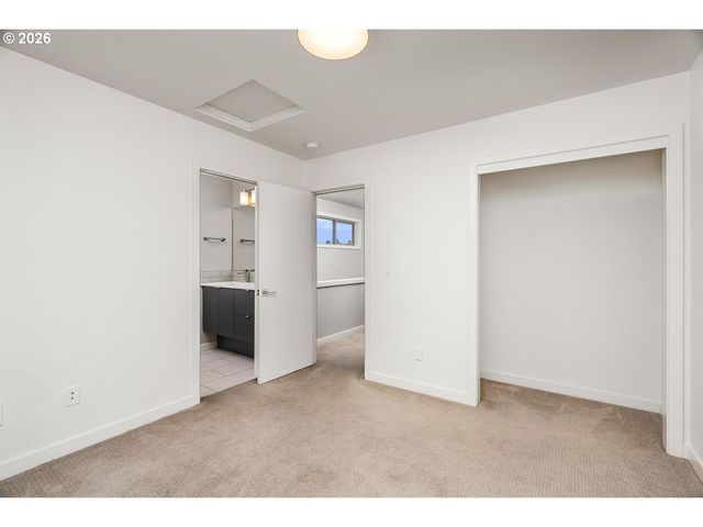 961 N SKIDMORE St, Portland, OR 97217