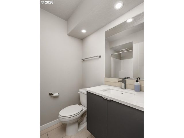 961 N SKIDMORE St, Portland, OR 97217