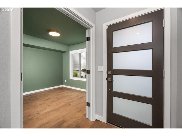 961 N SKIDMORE St, Portland, OR 97217