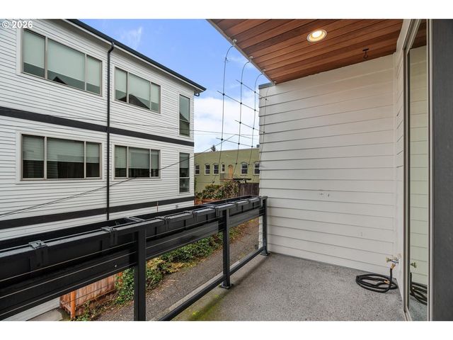 961 N SKIDMORE St, Portland, OR 97217