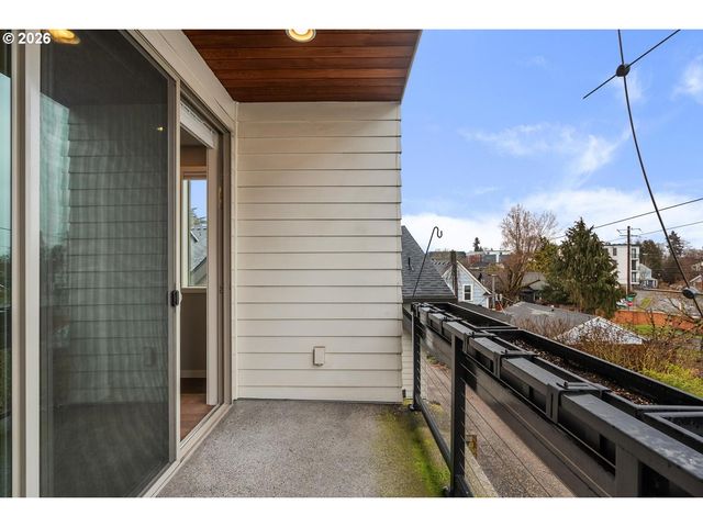 961 N SKIDMORE St, Portland, OR 97217