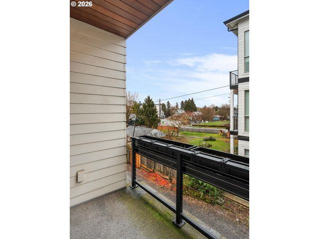 961 N SKIDMORE St, Portland, OR 97217