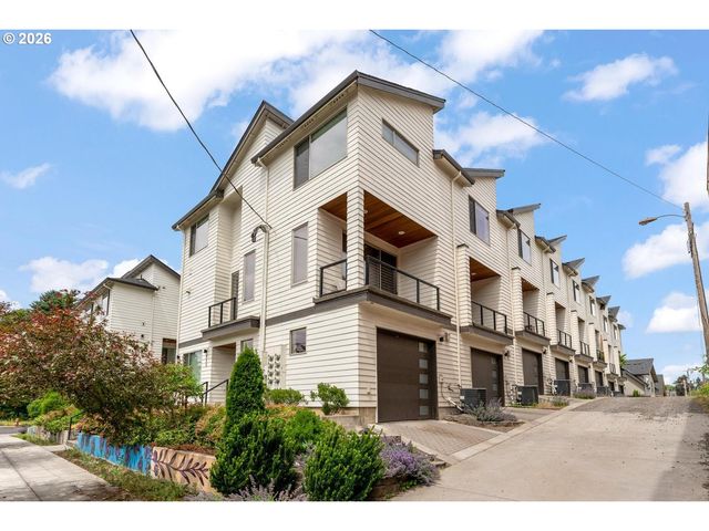 961 N SKIDMORE St, Portland, OR 97217