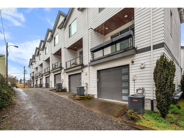 961 N SKIDMORE St, Portland, OR 97217