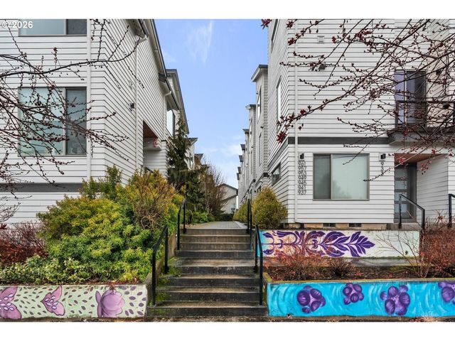 961 N SKIDMORE St, Portland, OR 97217