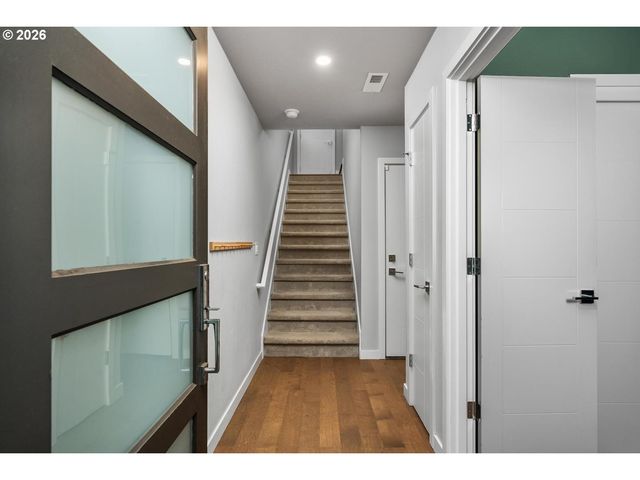 961 N SKIDMORE St, Portland, OR 97217