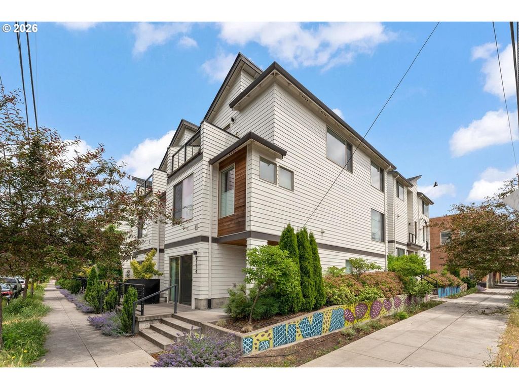 961 N SKIDMORE St, Portland, OR 97217