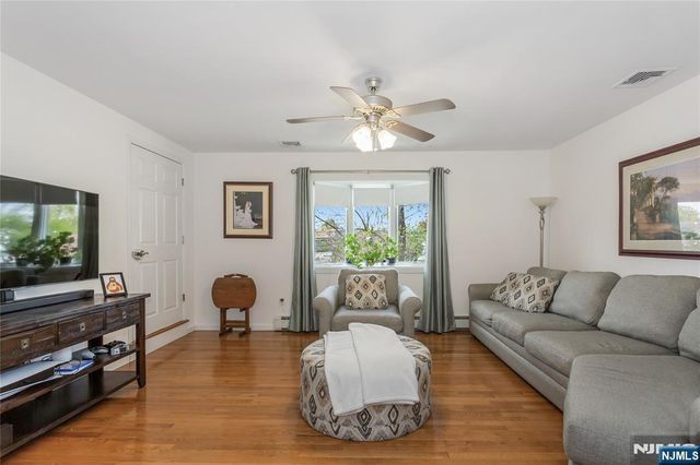 4 Lorelei Terrace, Lodi, NJ 07644