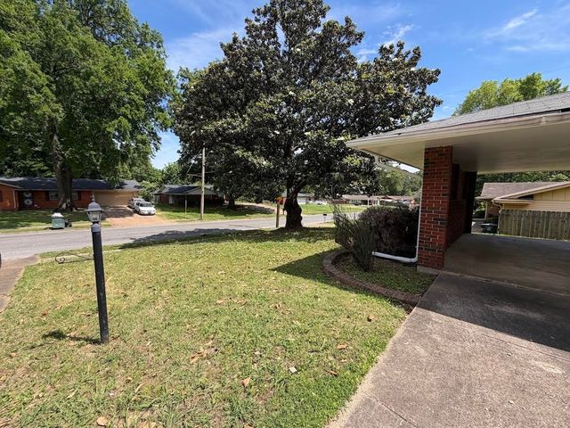 3831 HERMITAGE DR, Memphis, TN 38116
