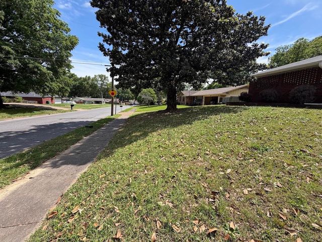 3831 HERMITAGE DR, Memphis, TN 38116