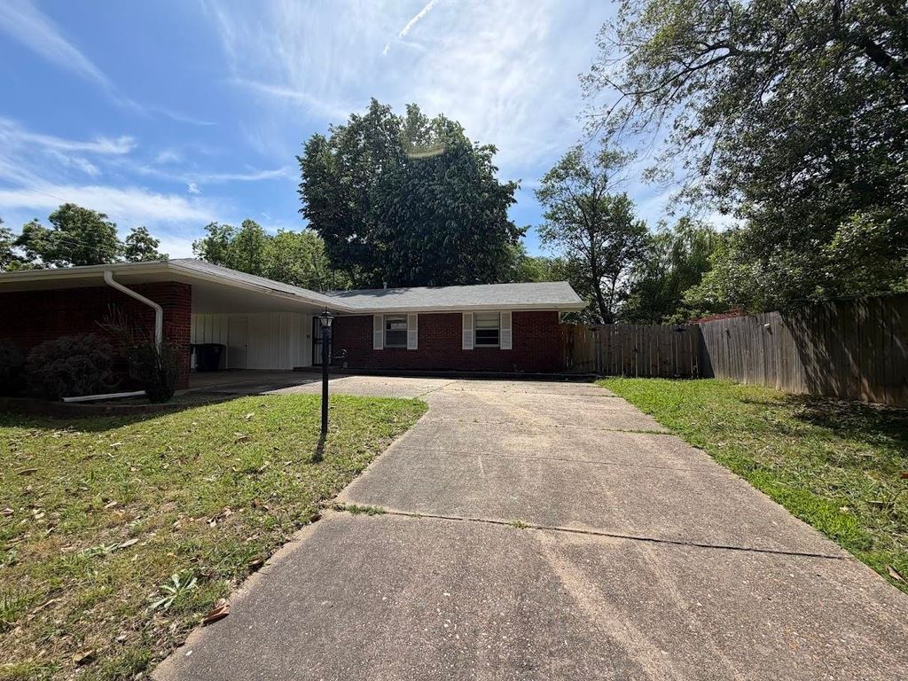 3831 HERMITAGE DR, Memphis, TN 38116