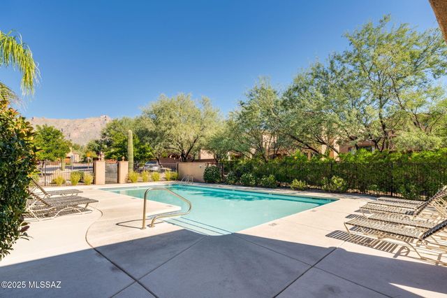 5757 N Winding Woods Place, Tucson, AZ 85718