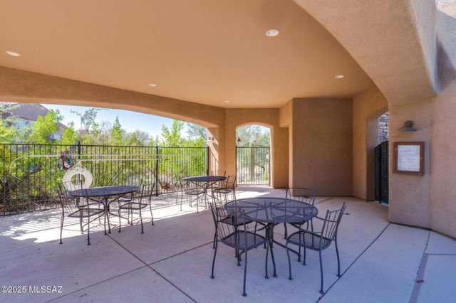 5757 N Winding Woods Place, Tucson, AZ 85718