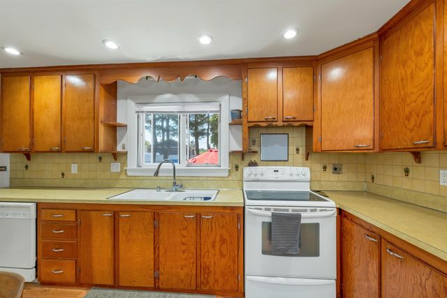 21 Acton Street, Nashua, NH 03060