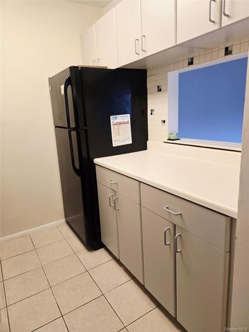 7 Boulder 7, Coram, NY 11727