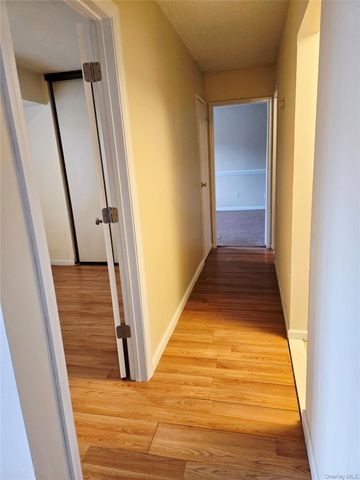 7 Boulder 7, Coram, NY 11727