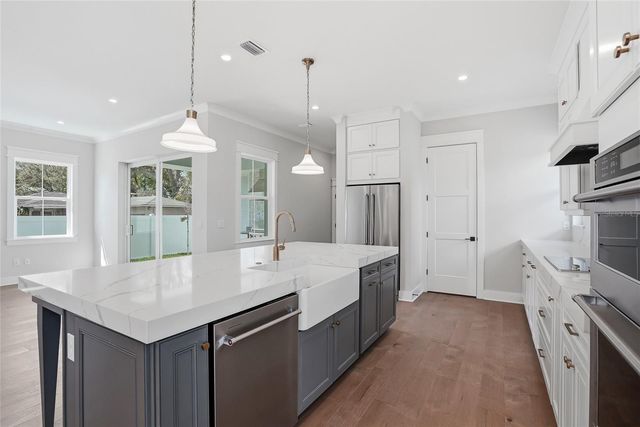 879 53RD AVENUE N, St Petersburg, FL 33703