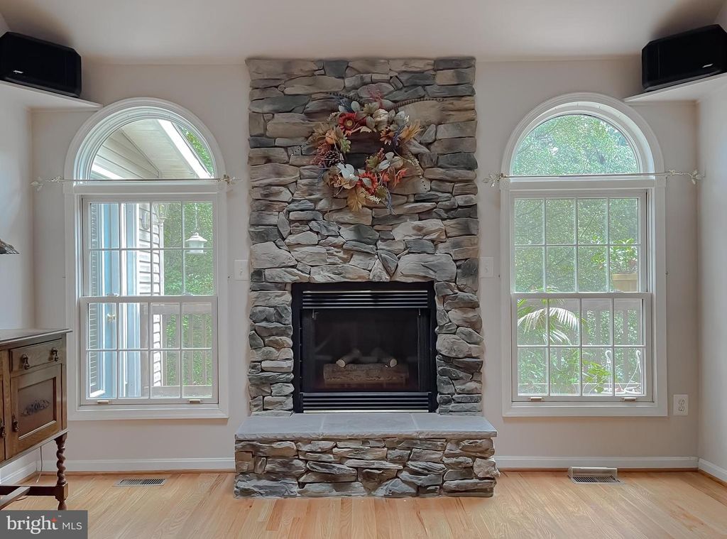 Image 10 of property listing at 5862 MAGNOLIA CIR, St Leonard, MD 20685