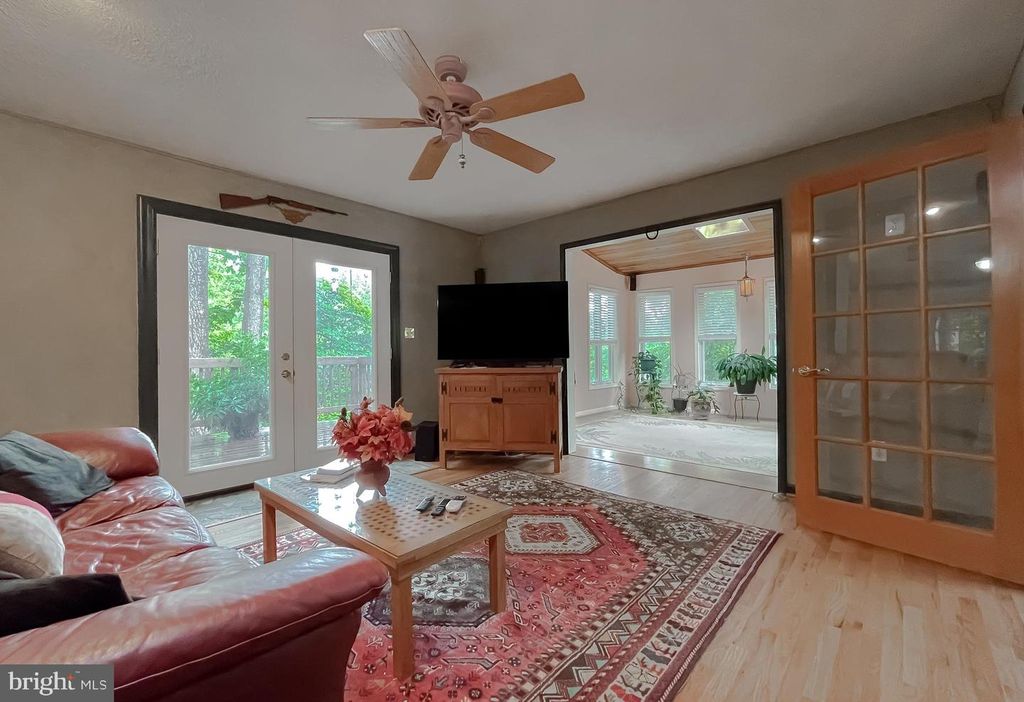 Image 19 of property listing at 5862 MAGNOLIA CIR, St Leonard, MD 20685