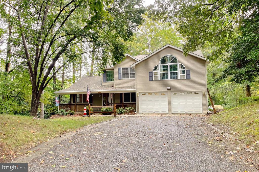 Image 2 of property listing at 5862 MAGNOLIA CIR, St Leonard, MD 20685