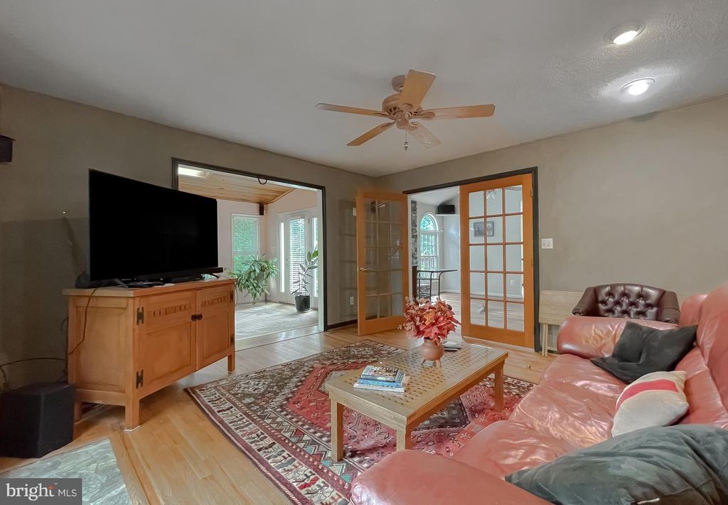 Image 20 of property listing at 5862 MAGNOLIA CIR, St Leonard, MD 20685