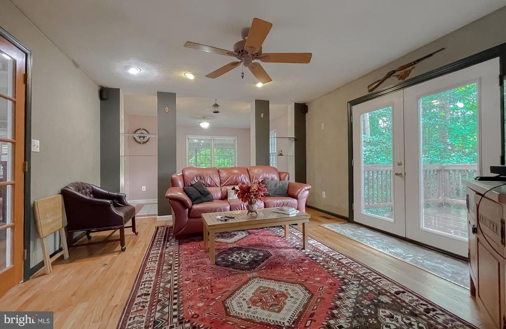 Image 21 of property listing at 5862 MAGNOLIA CIR, St Leonard, MD 20685