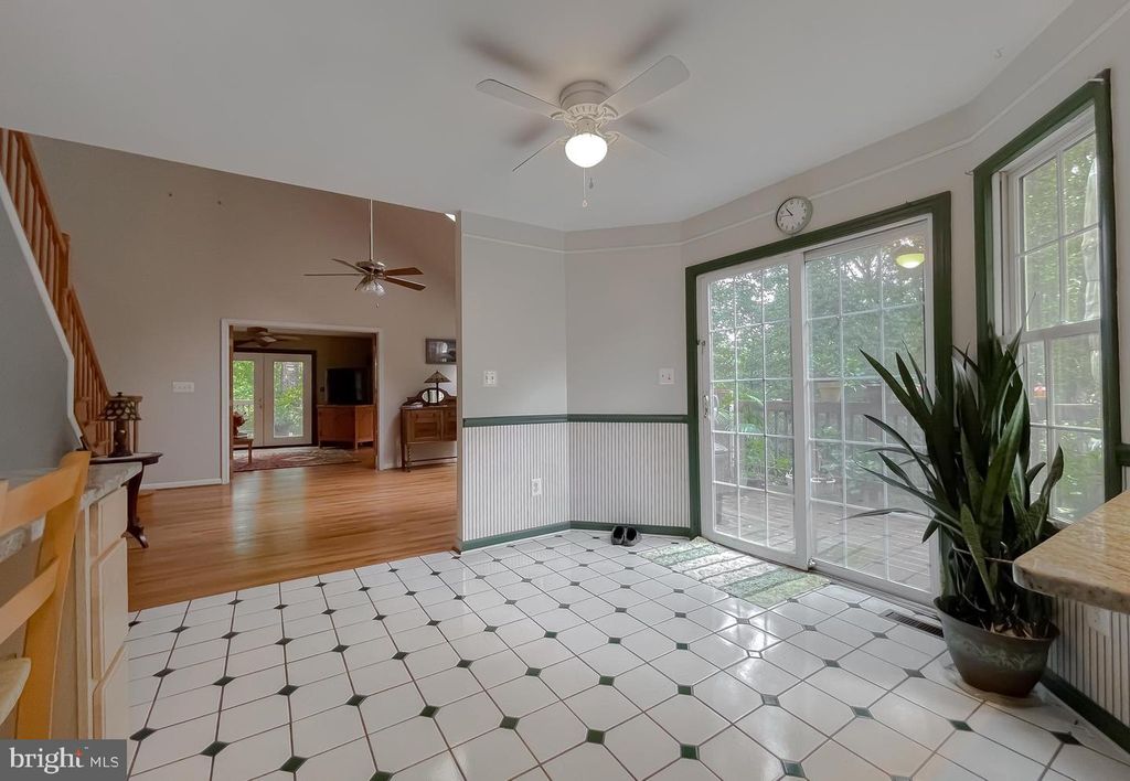 Image 22 of property listing at 5862 MAGNOLIA CIR, St Leonard, MD 20685