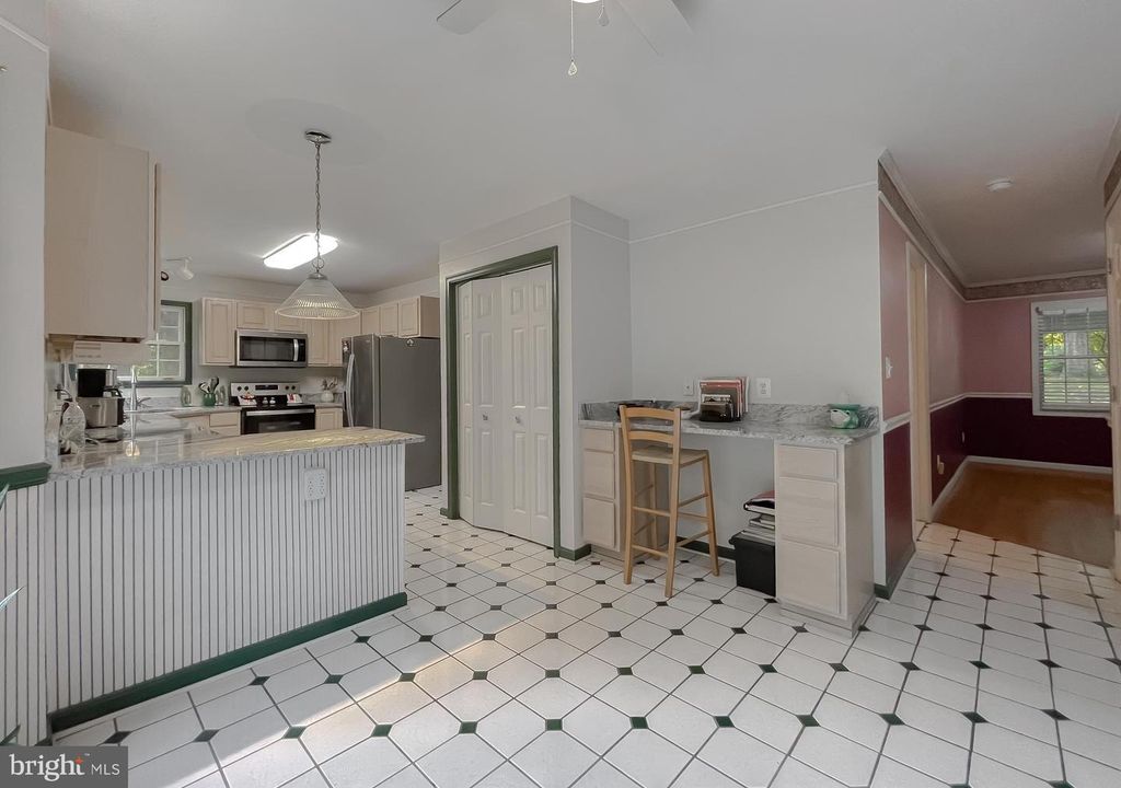 Image 25 of property listing at 5862 MAGNOLIA CIR, St Leonard, MD 20685